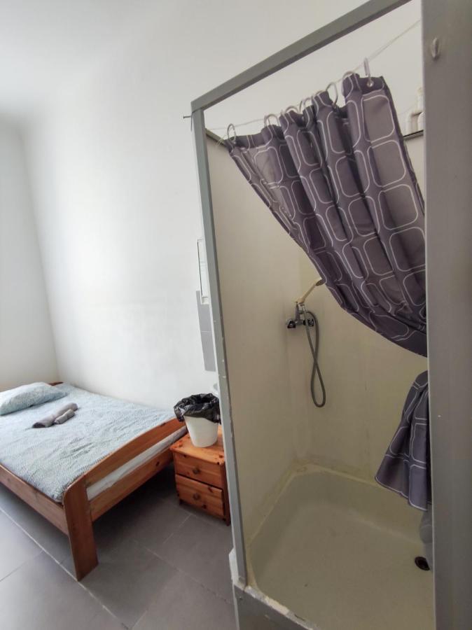 Room With Privat Shower In 3 Rooms Apartment Вена Экстерьер фото