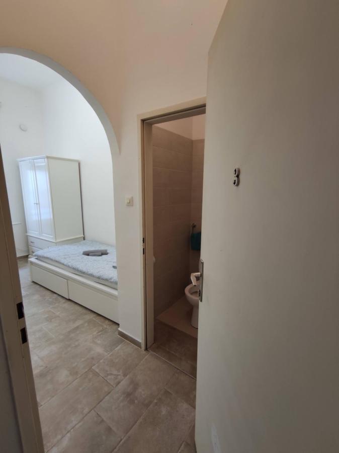 Room With Privat Shower In 3 Rooms Apartment Вена Экстерьер фото